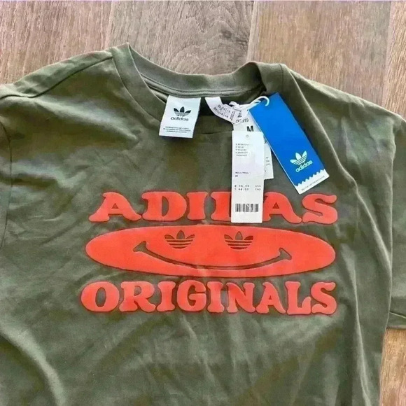 NWT Adidas Original Smiley Graphic Tee Ribbed Crew neck Product #: H32319 Medium - Picture 5 of 6